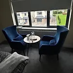 1 Luxurious In Family Проживание в семье Килларни