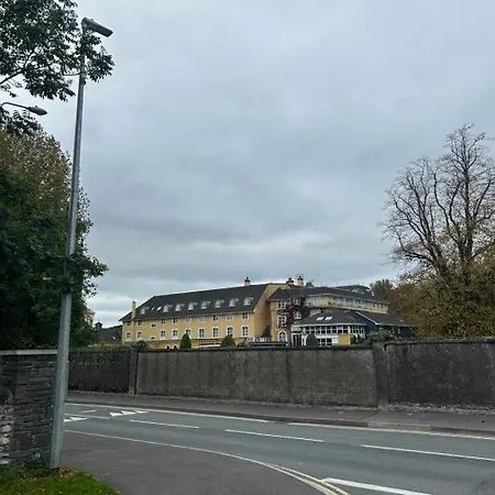 1 Luxurious In Family Homestay